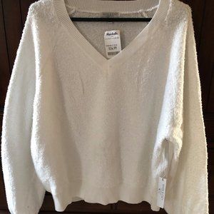 *NWT* warm & cozy lifestyle white v neck sweater